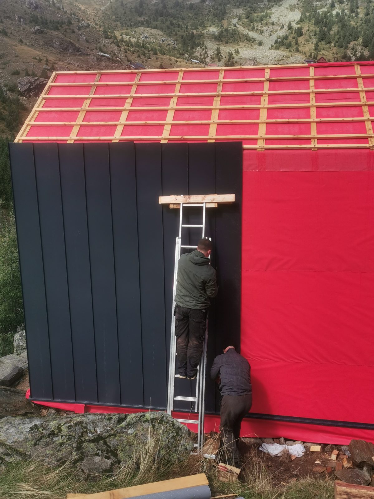 Punë e Denis, foto 1