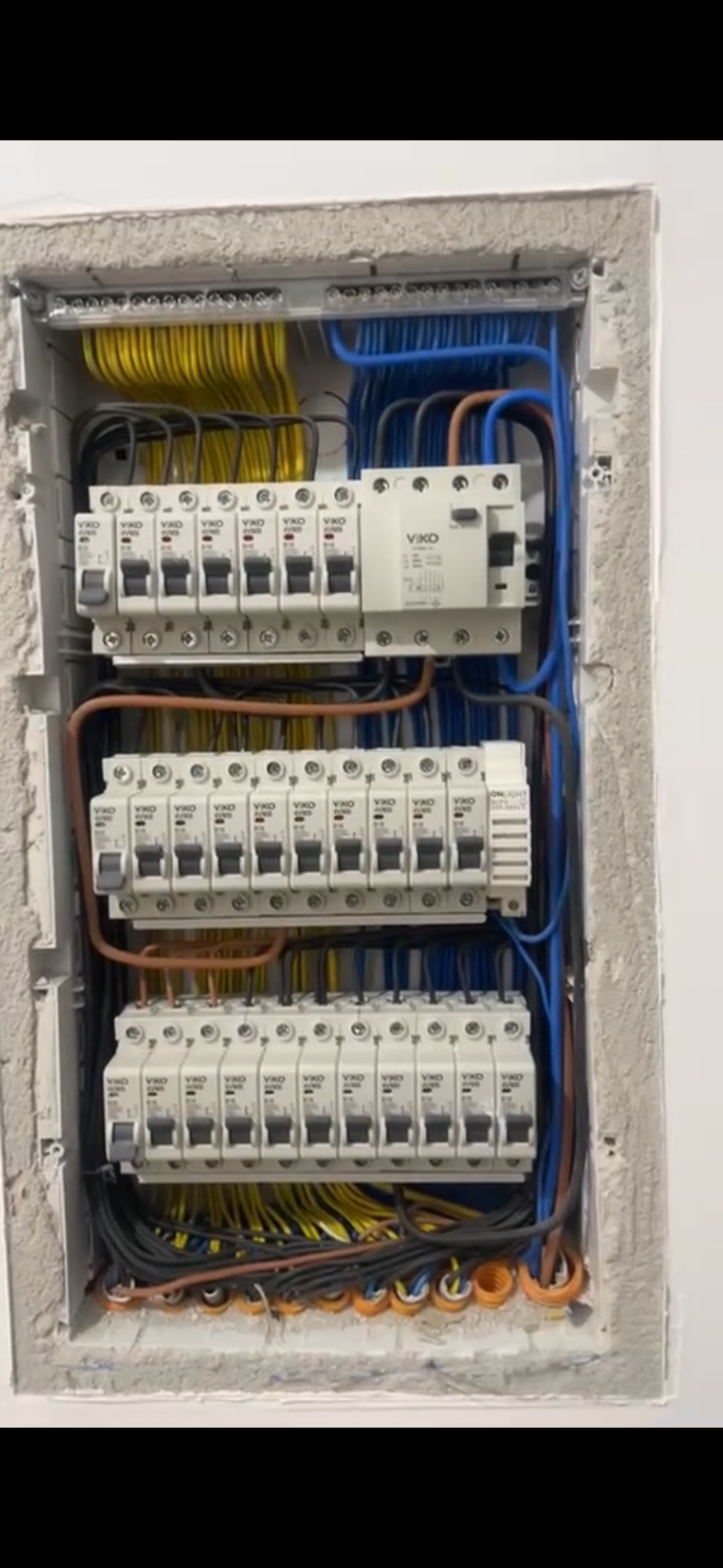 Punë e Rino Elektro, foto 1