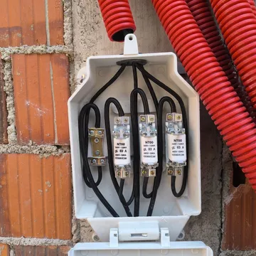 Punë e Elektro instalus, foto 2